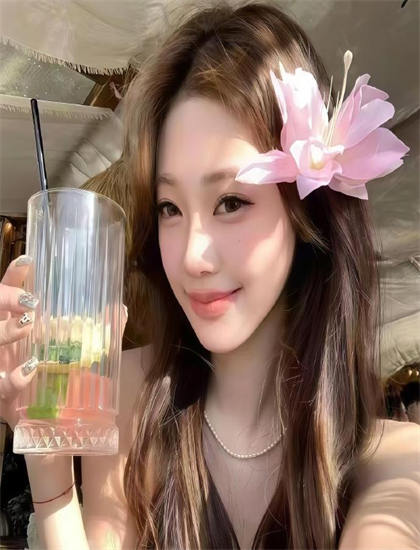 黑色电影技术揭秘：爱在云端之上的创作历程与幕后故事 ——黑色电影的专业鉴赏